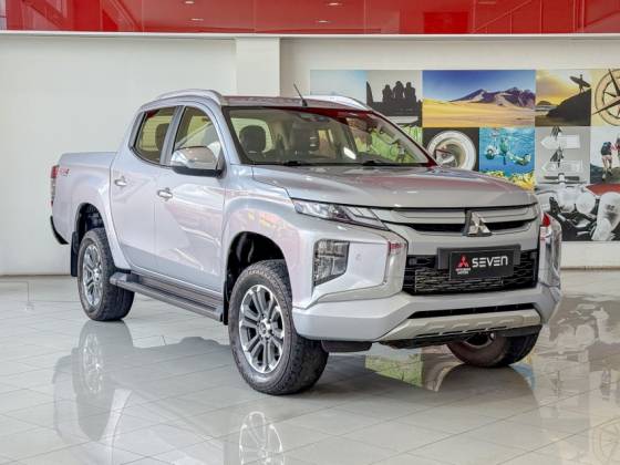 MITSUBISHI L200 TRITON 2.4 16V TURBO DIESEL SPORT HPE-S CD 4P 4X4 AUTOMÁTICO MITSUBISHI L200 TRITON 2.4 16V TURBO DIESEL SPORT HPE-S CD 4P 4X4 AUTOMÁTICO